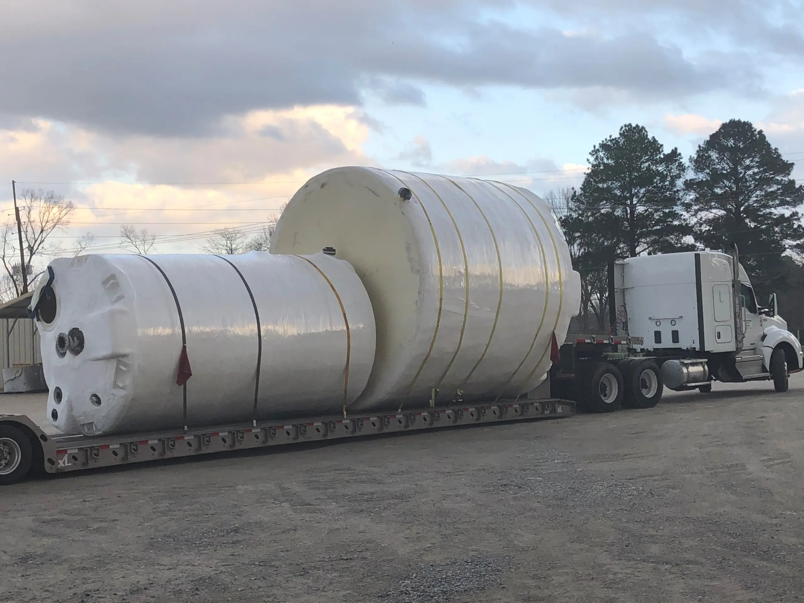 polyethylene transport tanks manufacturing